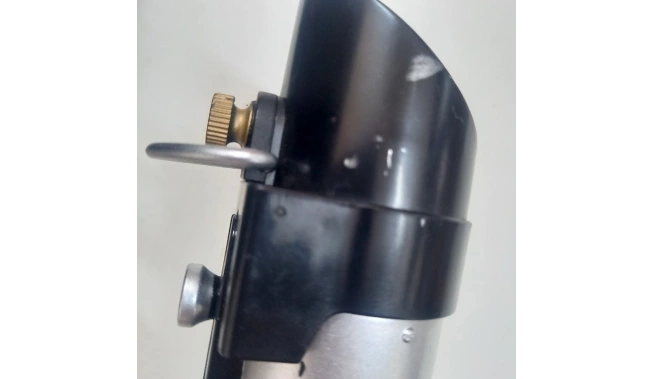 Photo des rayures visible sur le sabre du Kit sabre laser télescopique + masque Dark Vador