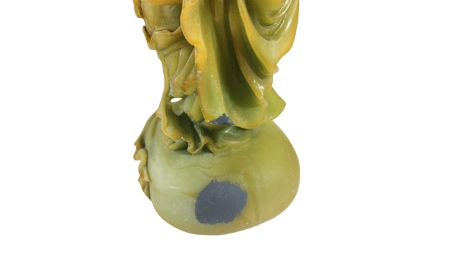 Photo de la statue Bouddha rieur avec la trace de peinture sur le bas