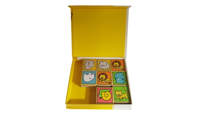 Photo intérieur de la boîte avec les images en bois du jeu Mémo-Nimo - Djeco