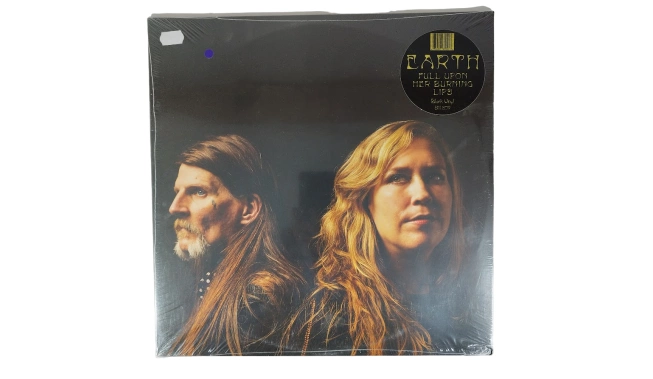 Photo de la pochette du vinyle Earth - Full Upon Her Burning Lips