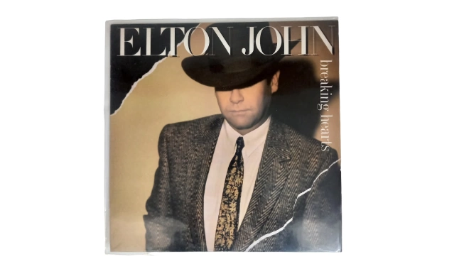 Photo de la pochette du vinyle Elton John - Breaking heart vue de face